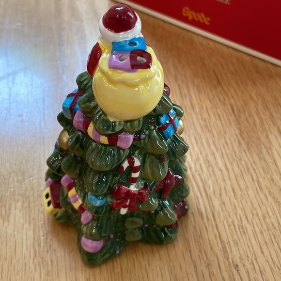 Spode Christmas Tree Salt and Pepper Shakers - Picture 5 of 6
